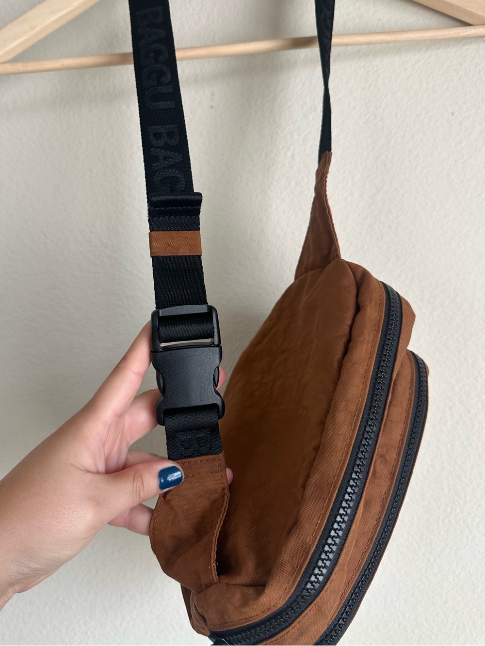 Baggu Brown Nylon Fanny Pack - Picture 11 of 16